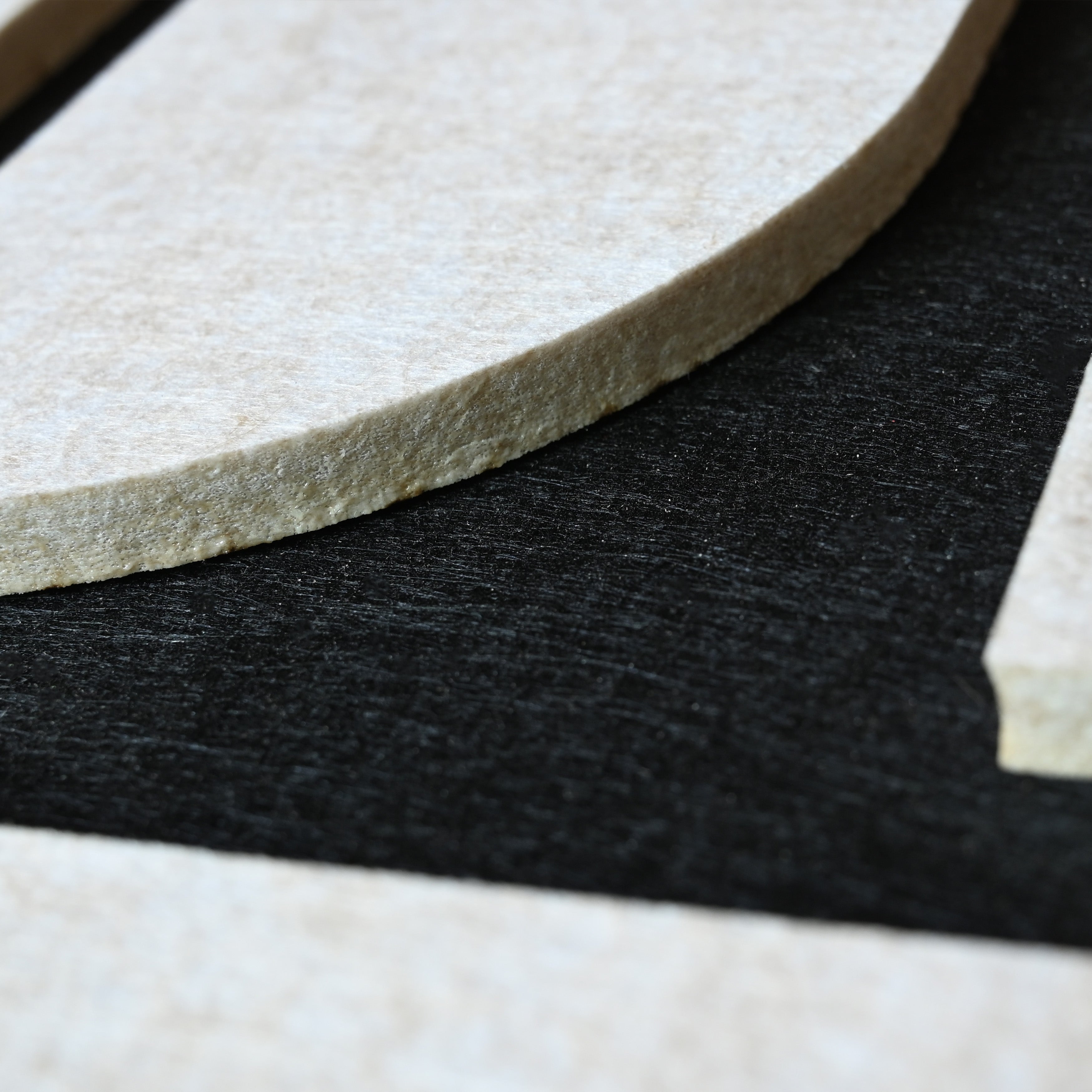 Abstract vilt wanddecoratie