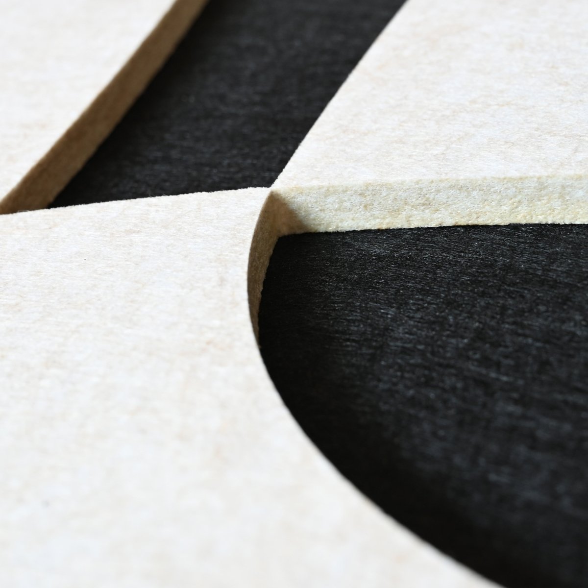 Dice vilt wanddecoratie - vilten wanddecoratie in de kleur 43 x 30 cm van Van Tjalle en Jasper